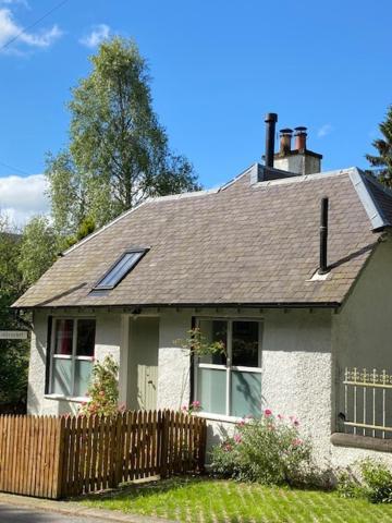 Cobbler'S Cottage At Kindrochet, Strathtay Pitlochry Eksteriør billede